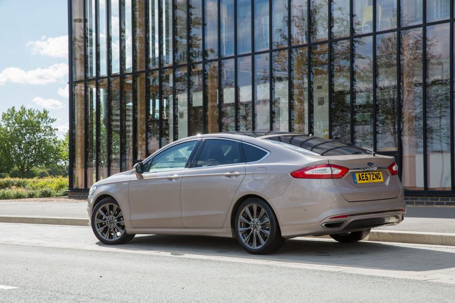  Ford Vignale Mondeo Hatchback 2016 года  (UK) (фото 2 из 2)